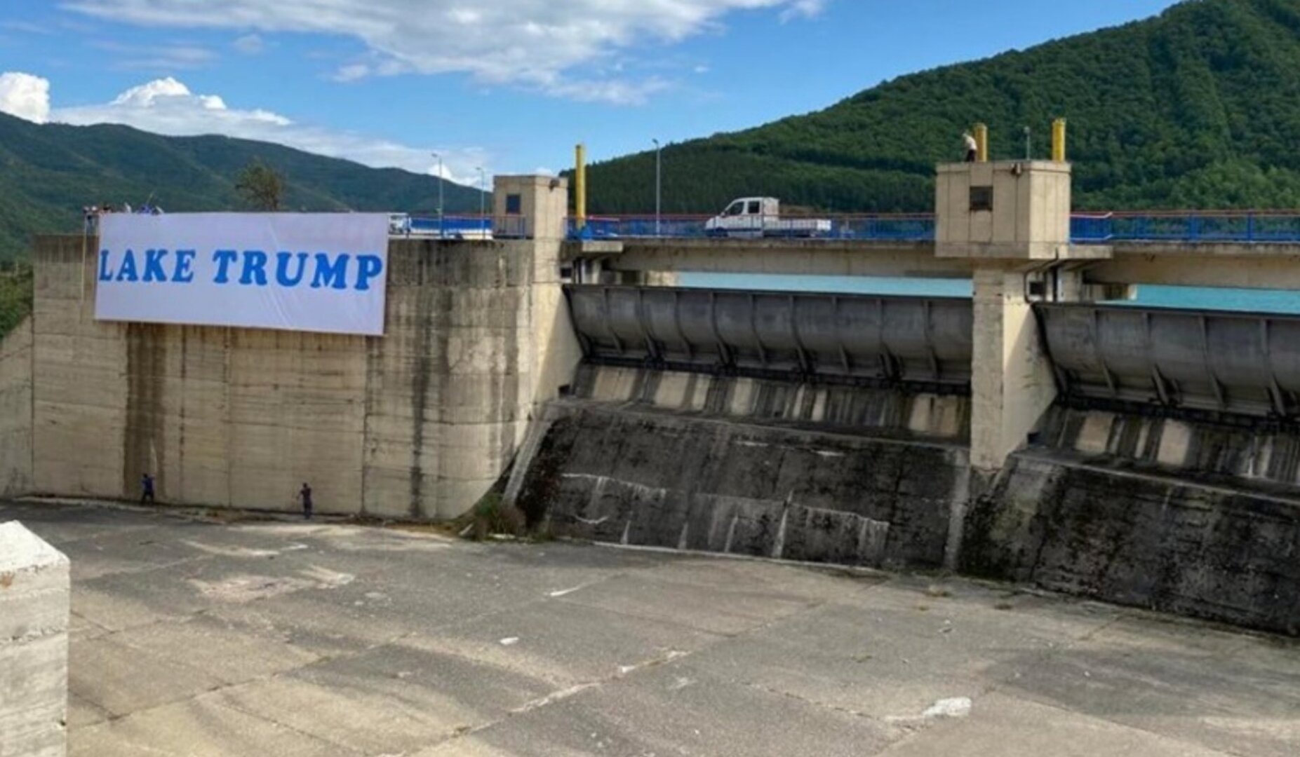 Grenell: Našalio sam se i - dobili smo Trumpovo jezero - slika 1